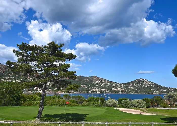 Lägenhet L'esquinade - P5 317 By Interhome Saint-Raphaël